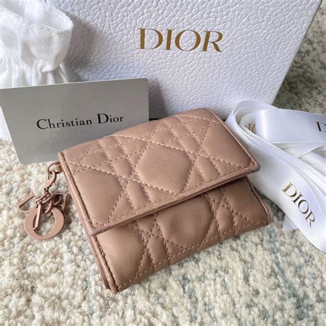 dior 財布 公式|dior スペック ブランド.